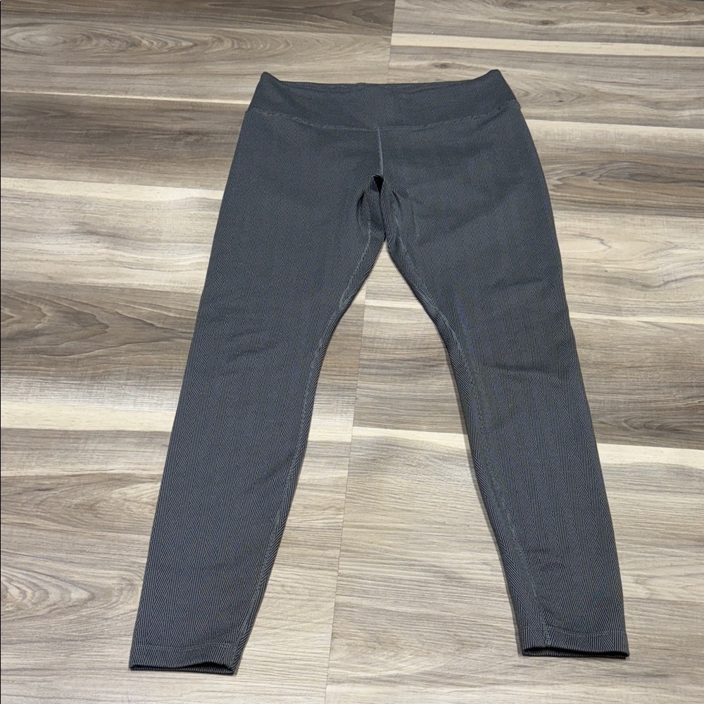 Nike gray athletic leggings size medium
